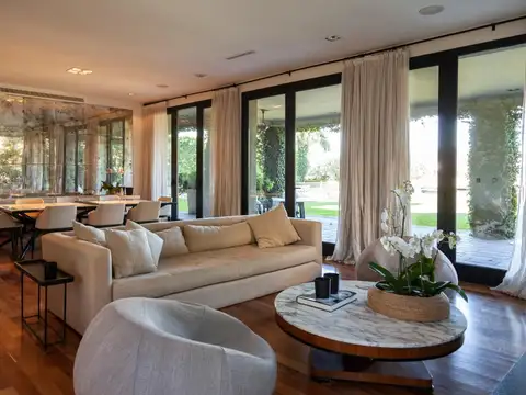 Casa en Alquiler Temporal con 6 cocheras