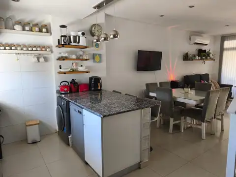 Casa 4 ambientes con 3 baños