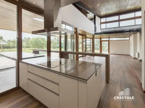 Casa 6 ambientes con 4 baños