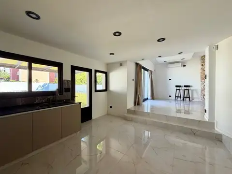 Casa 4 ambientes con 1 baño