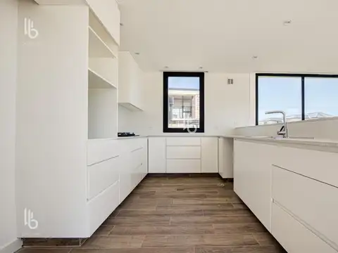 Casa 5 ambientes con 3 baños