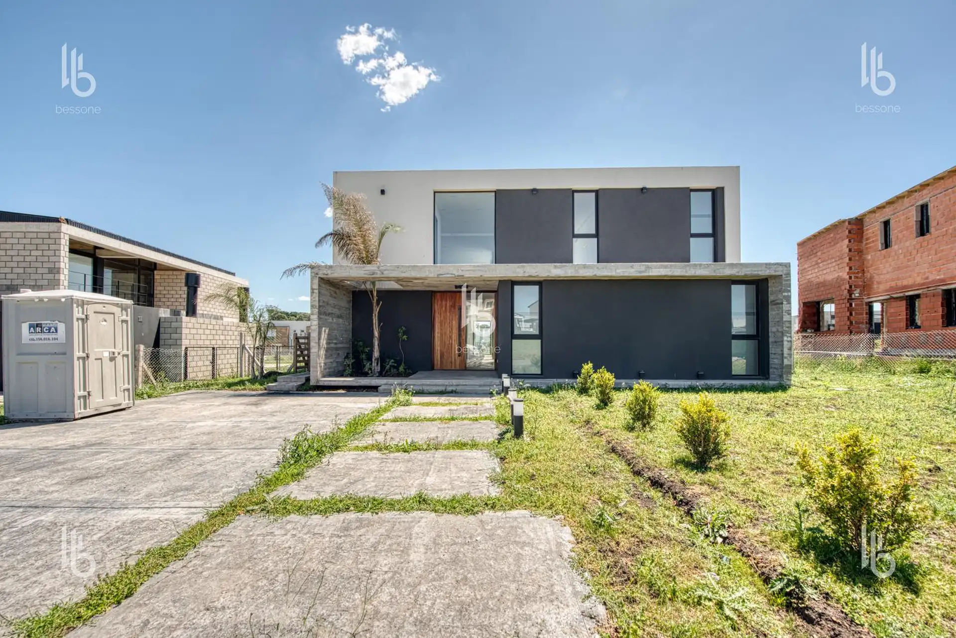 Casa a estrenar 4 dorm, 290m² con piscina — Rumenco