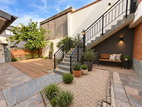 Casa en venta de 4 dormitorios y cochera en barrio Luis Agote, Rosario