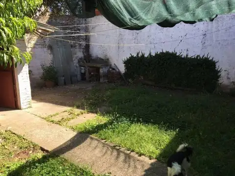 CASA 3 AMBIENTES CON COCHERA