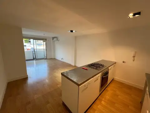 Excelente 2 ambientes con cochera.