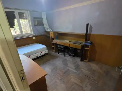 Casa en Alquiler con 2 cocheras