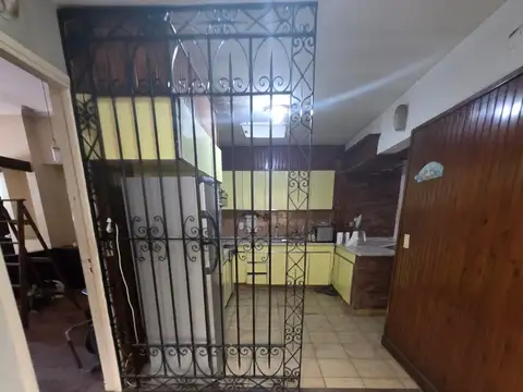 Casa 6 ambientes con 3 baños