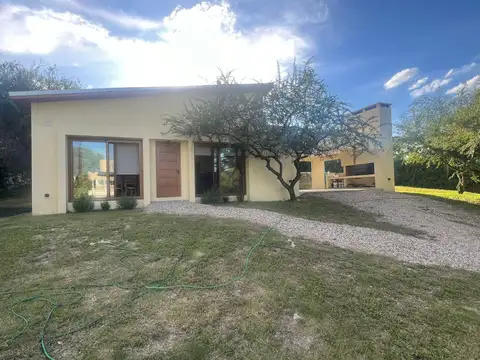 CASA EN VENTA EN COUNTRY POTRERILLO DE LARRETA ALTA GRACIA - 4 DORMITORIOS CON PILETA APTO CREDITO-