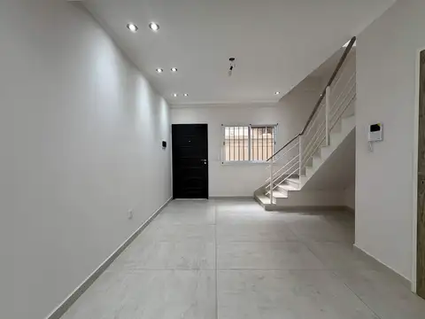 Depto Tipo Casa en Venta en Villa del Parque, USD 195.000