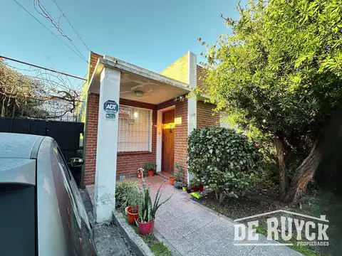 Casa con Galpón en Quilmes, a Pasos de Metrobus Calchaquí