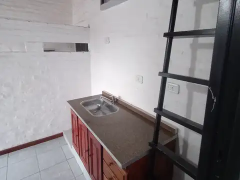1 AMB Y MEDIO  ELOY ALFARO 1425 FRENTE BALCON C/ENTRE PISO