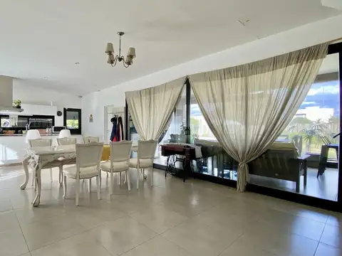 Casa 6 ambientes con 6 baños