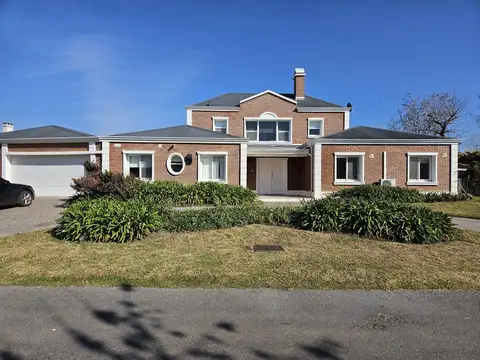 Casa en Los Jazmines Pilar del Este