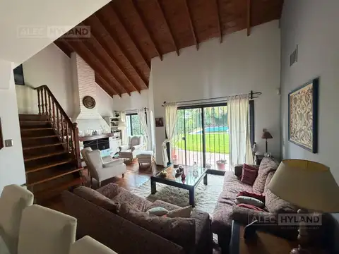 Casa en Venta con 2 cocheras