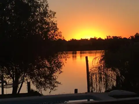 Casa Al Lago en Venta de Cuatro Dorm Barrio San Marco, 