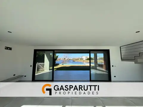 Casa en Venta con 4 cocheras