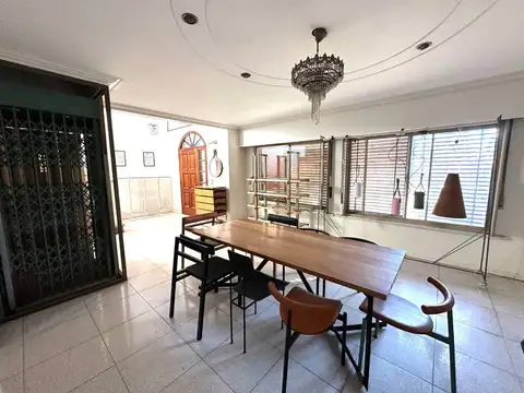 Casa 7 ambientes con 2 baños
