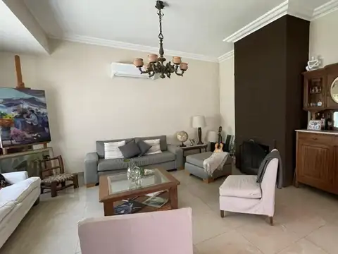 Casa en Venta con 4 cocheras
