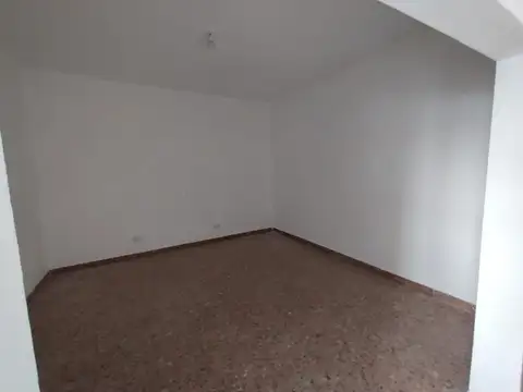Alquilo en El Palomar Departamento Tipo Casa Al Fondo Lado Izquierdo de 2 Ambientes Entrada por Pasi