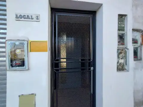 Alquilo en El Palomar Departamento Tipo Casa Al Fondo Lado Izquierdo de 2 Ambientes Entrada por Pasi