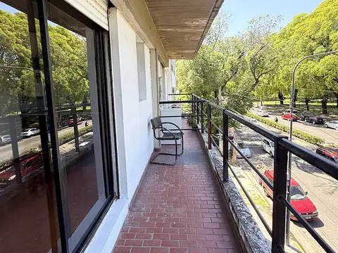 Av. Pellegrini 2774 Piso 02 Departamentos 01 y 02