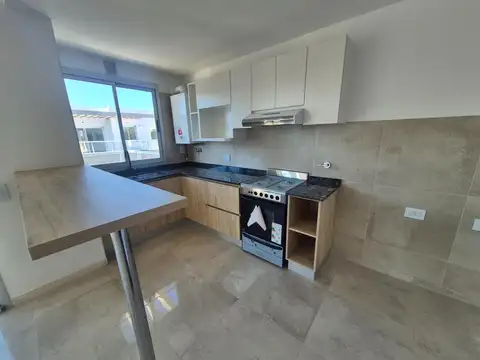 Av Caseros 2400, Piso PB