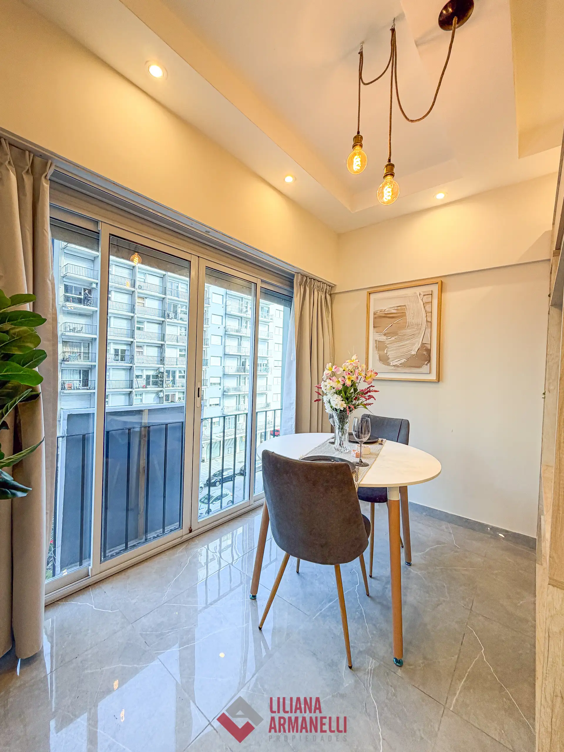 Depto 1 amb, 27m² con balcón francés — Plaza Colón