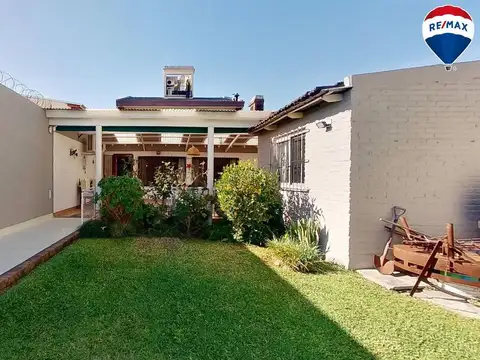 VENTA CASA 4 AMB CON PARQUE Y PILETA, AVELLANEDA