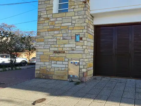 Casa en venta c/ cochera en Punta Alta