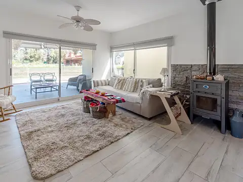 Venta Casa de 4 ambientes c/pileta, Rio Hondo al 200, Santa Clara, Manzanares.
