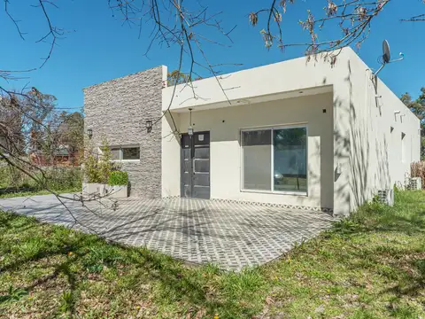Venta Casa de 4 ambientes c/pileta, Rio Hondo al 200, Santa Clara, Manzanares.