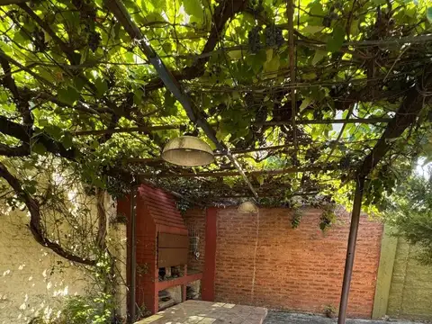 Casa en Venta con 3 cocheras