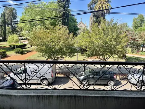 25 de Mayo al 100, frente Plaza 1810