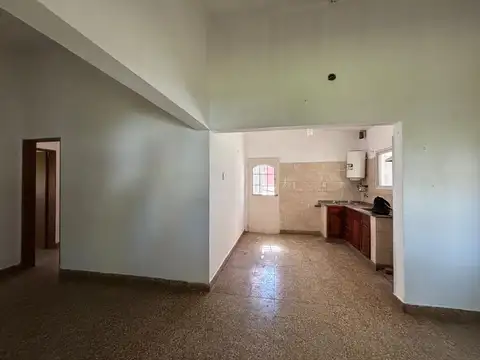 Casa 5 ambientes con 1 baño