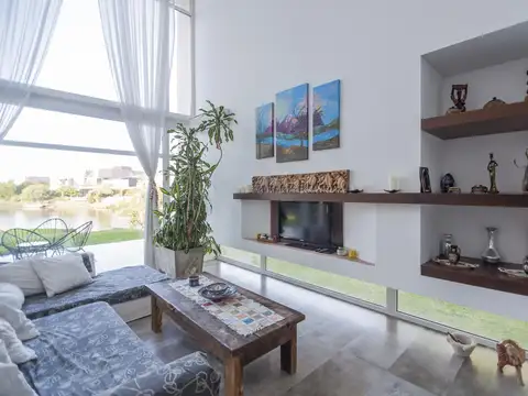 Casa 5 ambientes con 3 baños