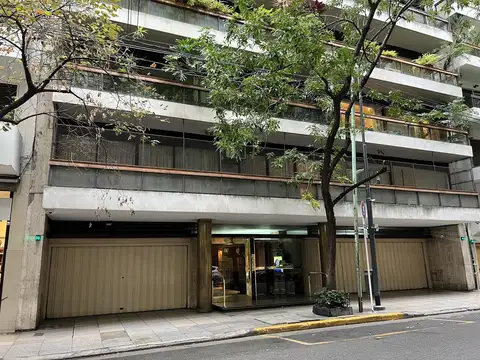 Excelente oficina con 2 cocheras en edificio de Categoría