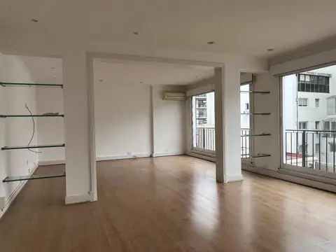 Oficina 8 ambientes con 2 baños