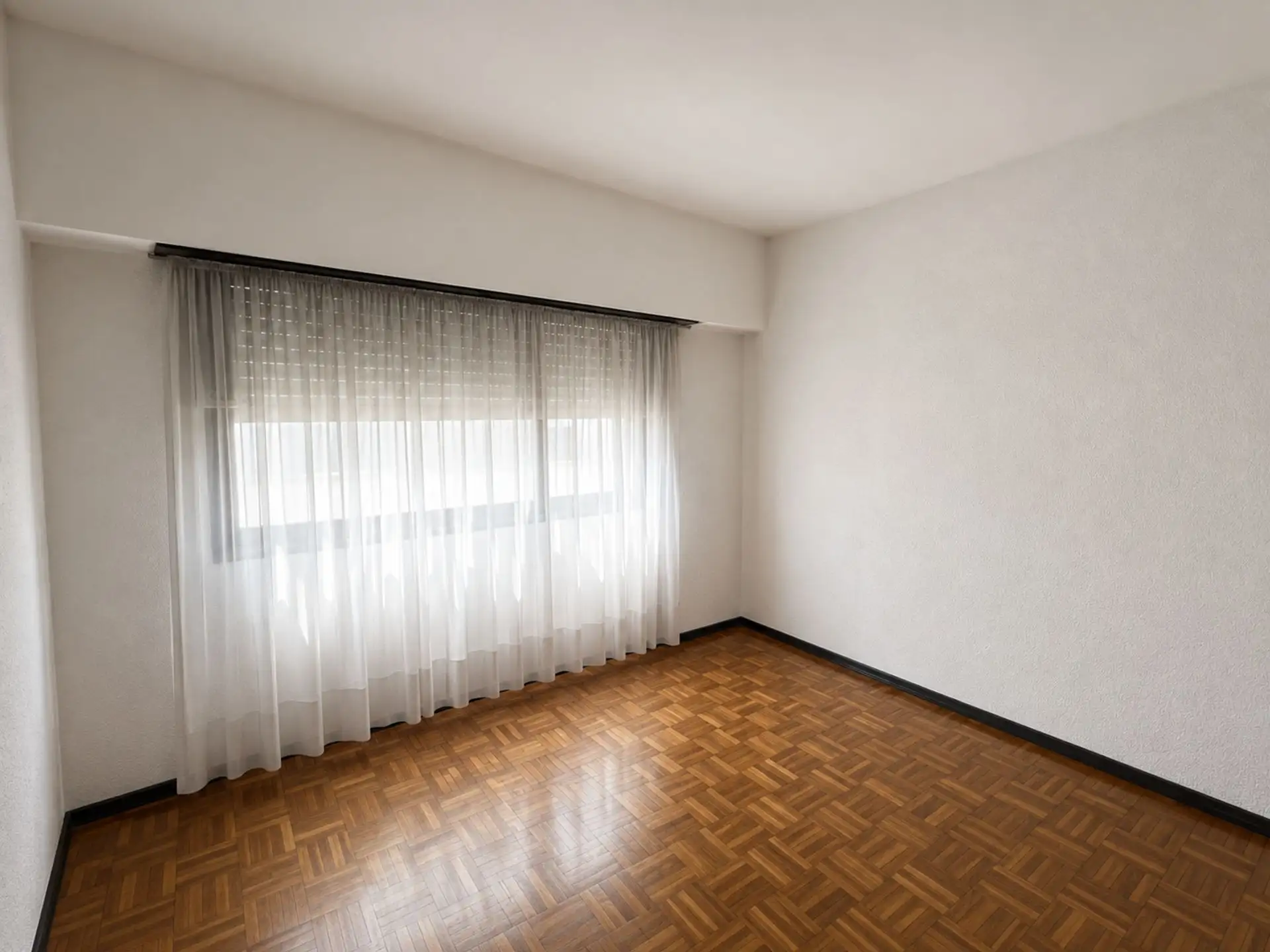 Departamento 2 ambientes en venta 180 y Luro