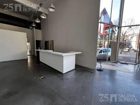 Local en Alquiler en Olivos Vías/Río, USD 5.000