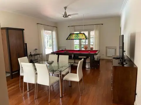 Casa 6 ambientes con 4 baños