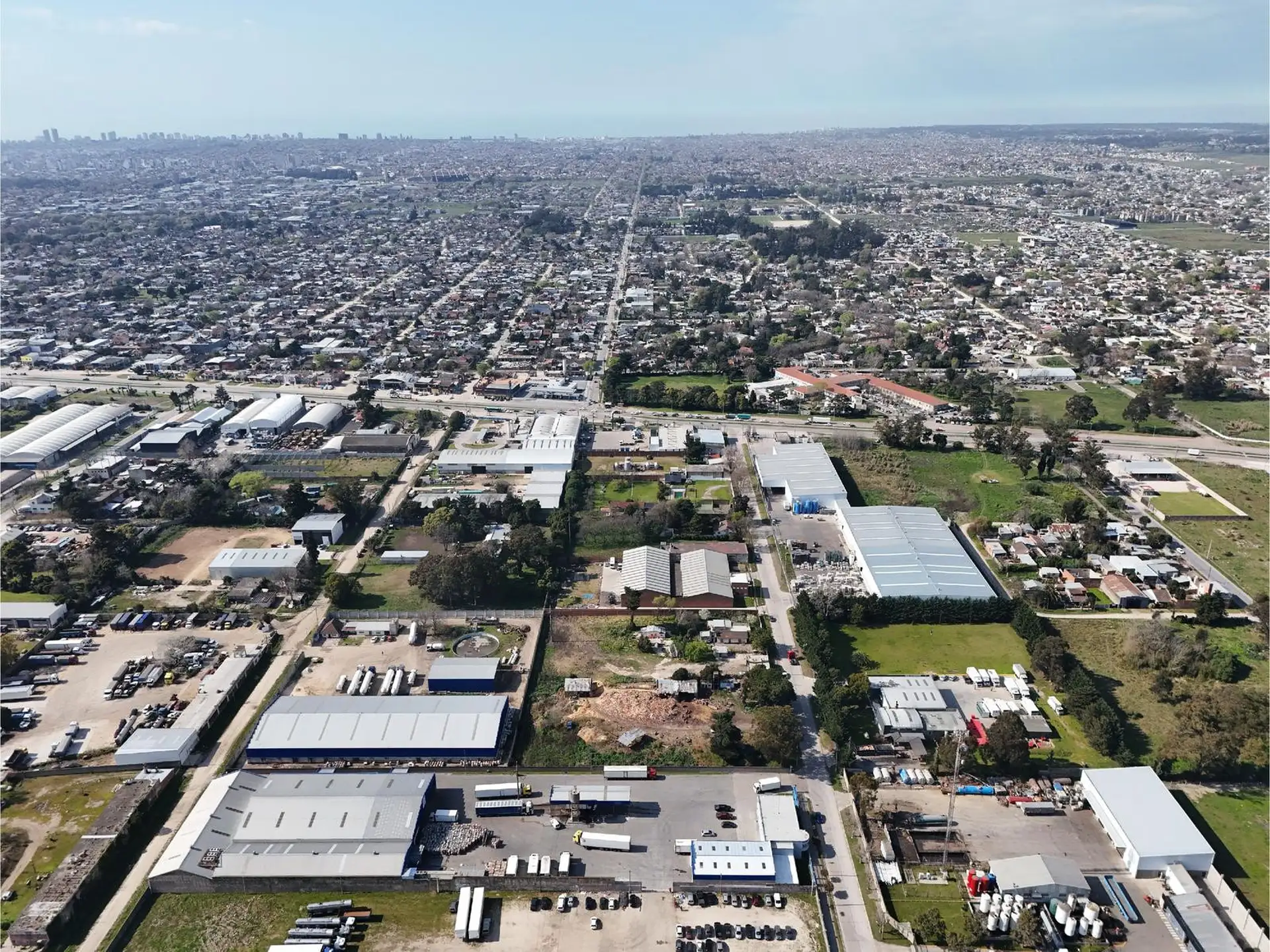 Terreno en zona industrial, a metros de Ruta 88