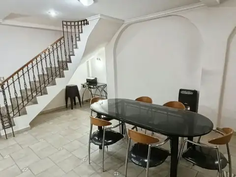 Casa 5 ambientes con 4 baños