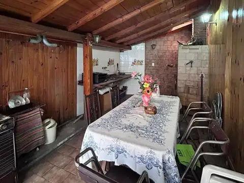 Casa en venta - 4 Dormitorios 2 Baños - Parque Patricios