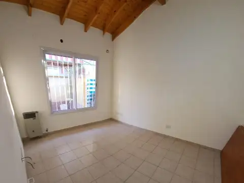 Depto Tipo Casa en Alquiler en Merlo, $ 700.000