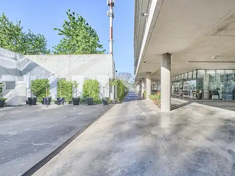 Oficina en Alquiler con 15 cocheras