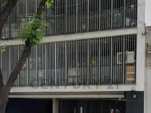 Cochera cubierta a la venta en el barrio de Colegiales