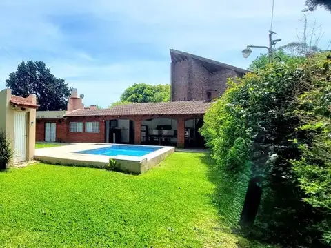 Casa sobre doble lote en EL Trebol con piscina