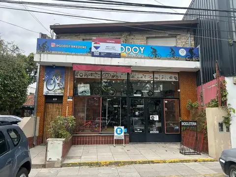 Local comercial con vivienda indep y amplio fondo