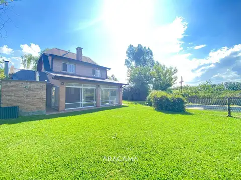 Casa 4 ambientes con 2 baños