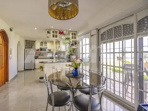 Casa - Venta - Argentina, Lomas de Zamora - BELGRANO 665